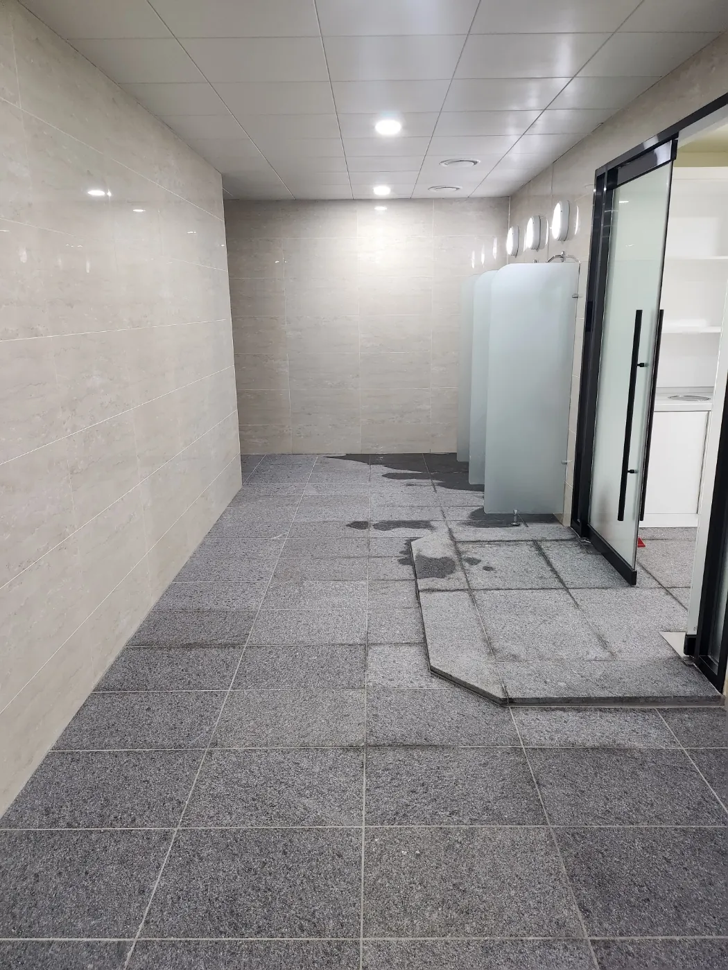 바닥 마감 상태 — 내일동 목욕탕청소 현장