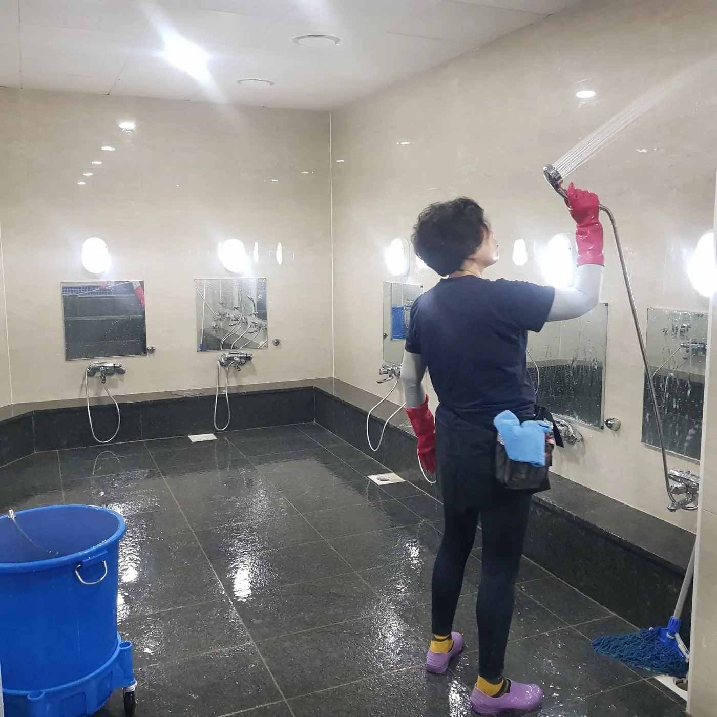 고압 세척 — 통영시 목욕탕청소 현장