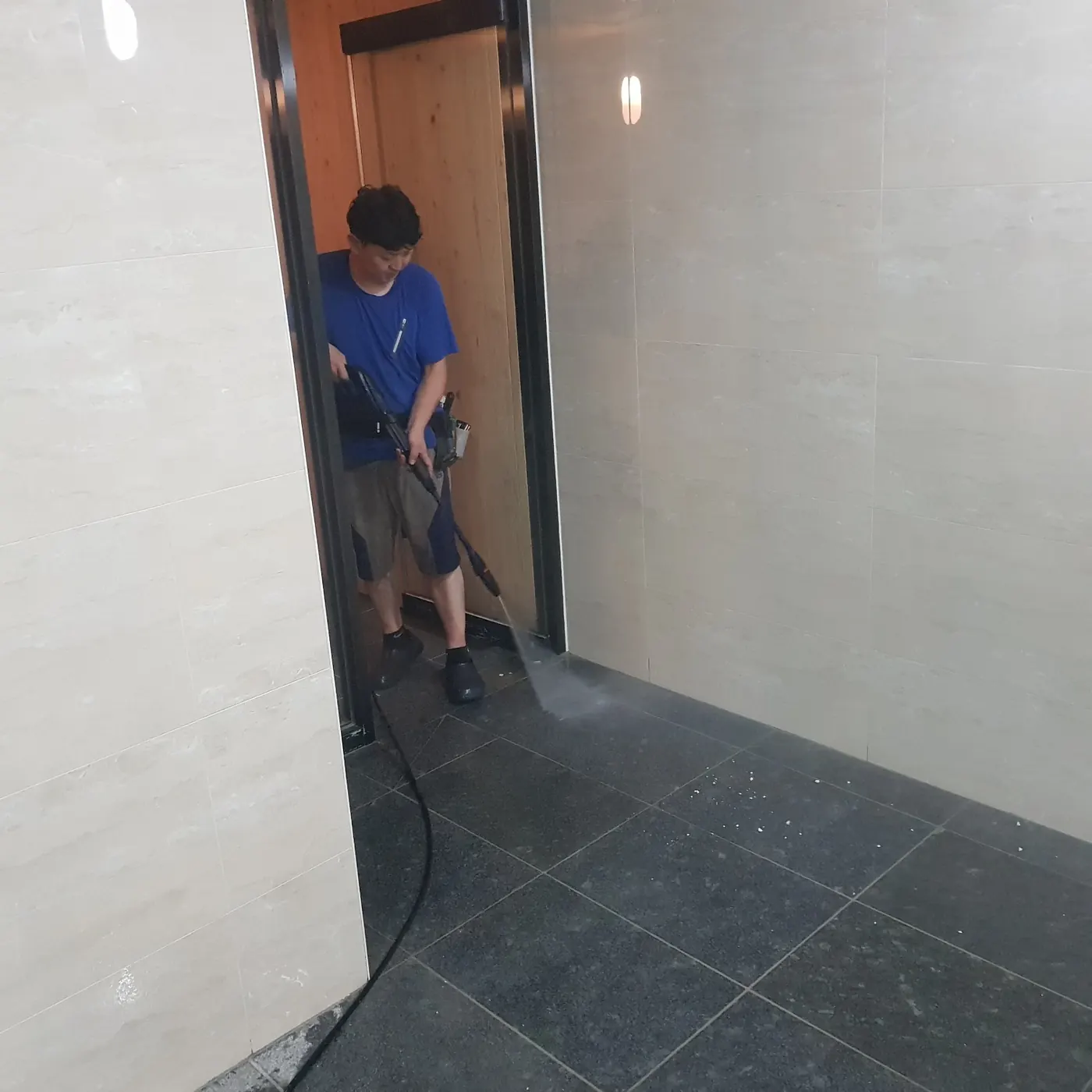 고압 세척 — 밀양시 목욕탕청소 현장