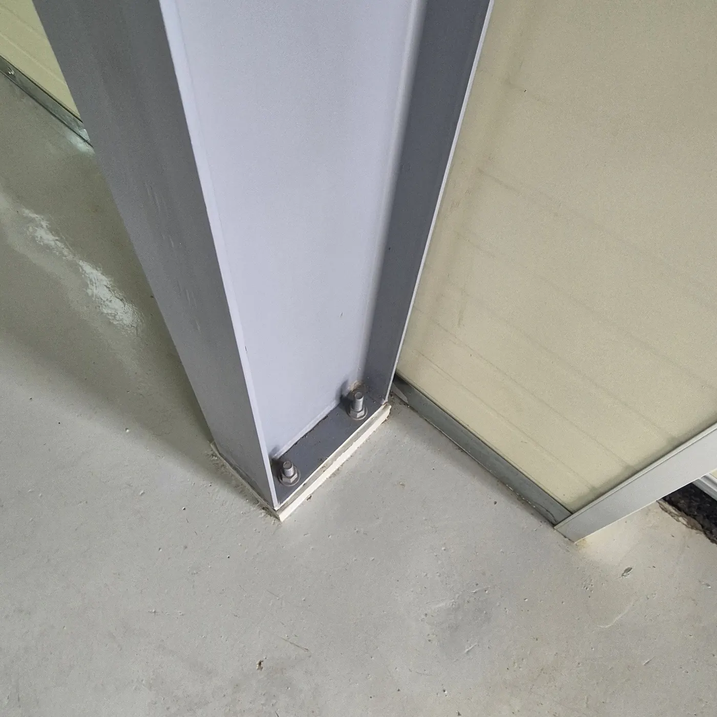 벽면·패널 세정 — 김해시 공장청소 현장