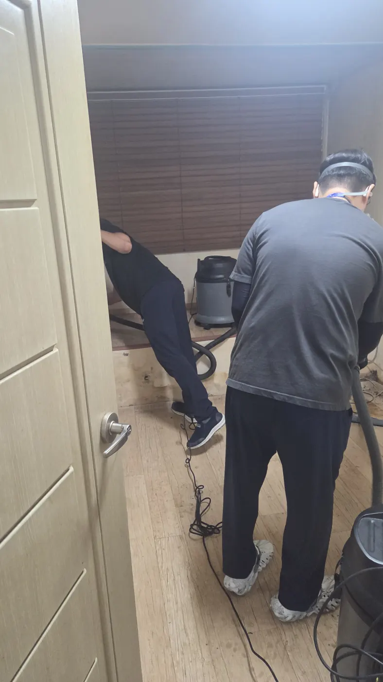 습식 진공 작업 — 밀양시 침수청소 현장