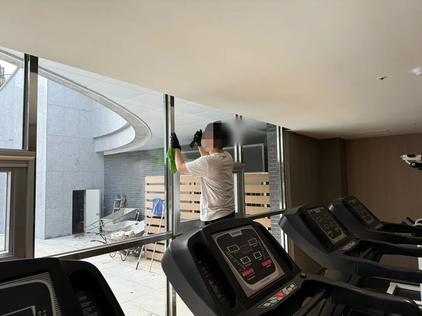 세정 진행 — 경남동부 헬스장청소 현장