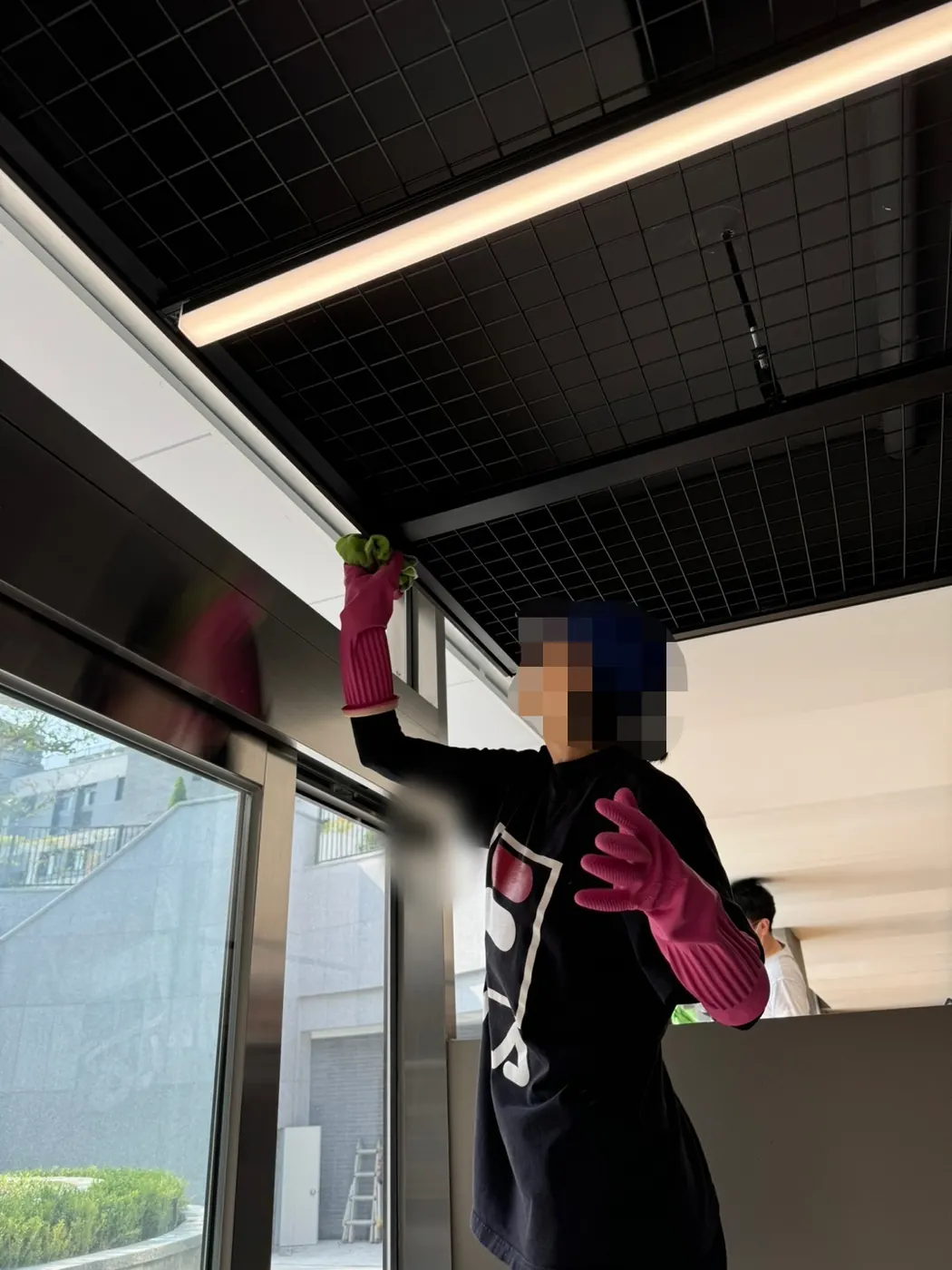 작업 진행 — 함안군 헬스장청소 현장
