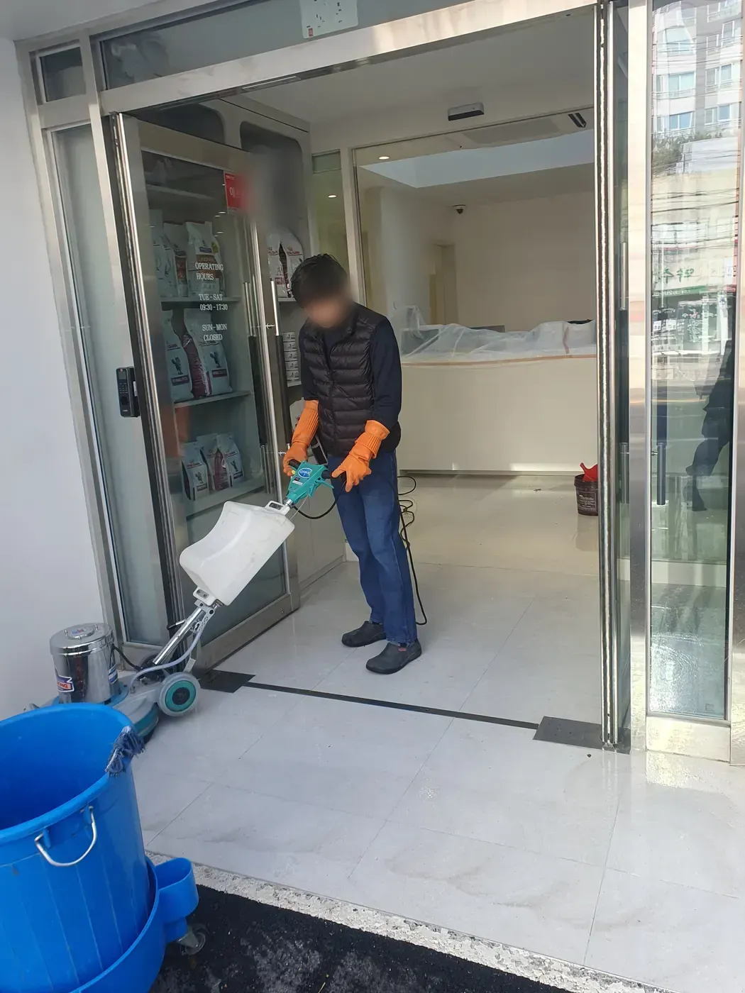 바닥 기계 세정 — 함안군 병원청소 현장