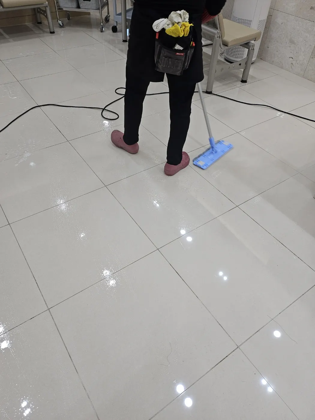 바닥 물걸레 마감 — 창원 의창구 병원청소 현장
