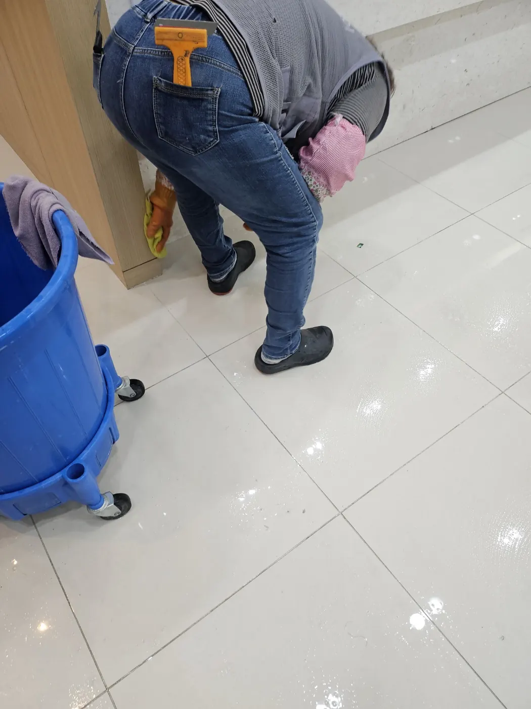 바닥 물걸레 마감 — 칠원읍 병원청소 현장