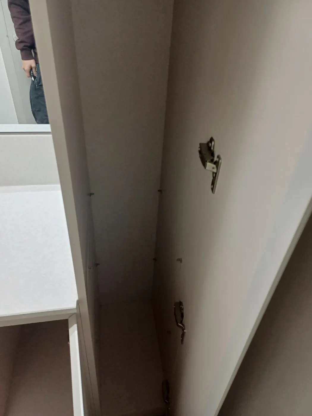 붙박이장 내부 — 관동동 입주청소 현장