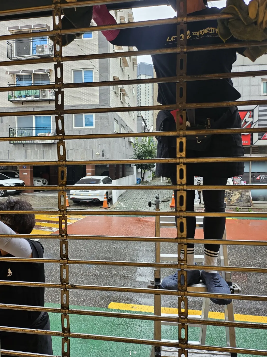 커튼월 유리 세정 — 고암면 준공청소 현장