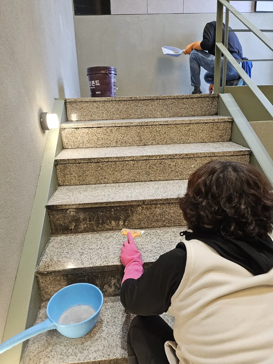 창호 마감 확인 — 반림동 준공청소 현장