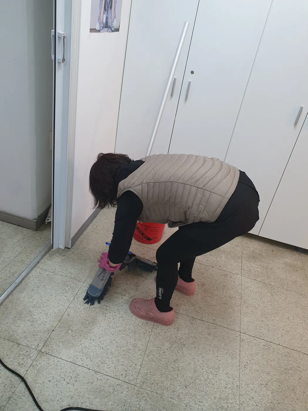 바닥 물걸레 마감 — 양산시 사무실청소 현장