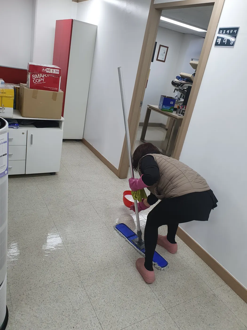 바닥 물걸레 마감 — 궁류면 사무실청소 현장