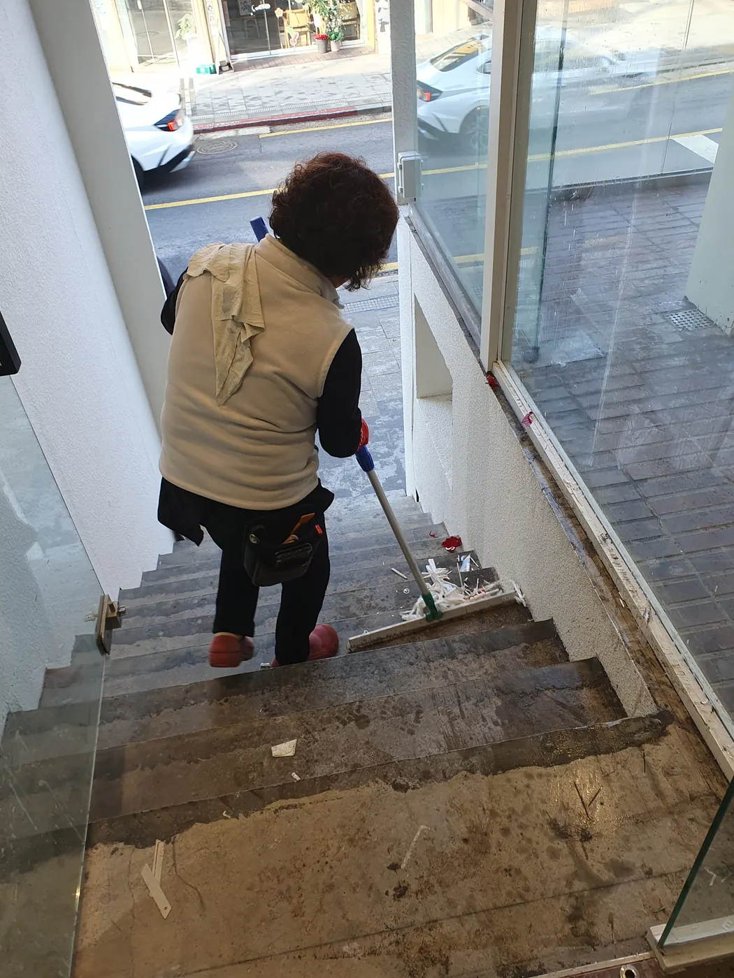 창원 의창구 식당청소 시공 현장 — 바닥 마감 상태
