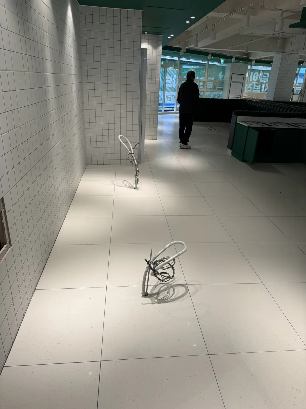 대산면 식당청소 시공 현장 — 바닥 마감 상태