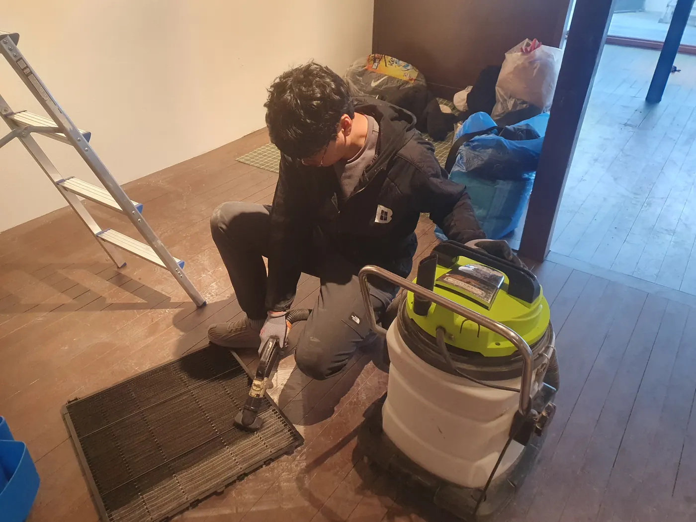 세정 진행 — 교동 식당청소 현장
