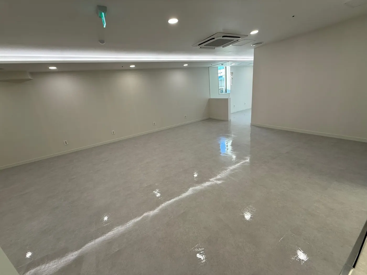 고성군 상가청소 시공 현장 — 바닥 마감 상태