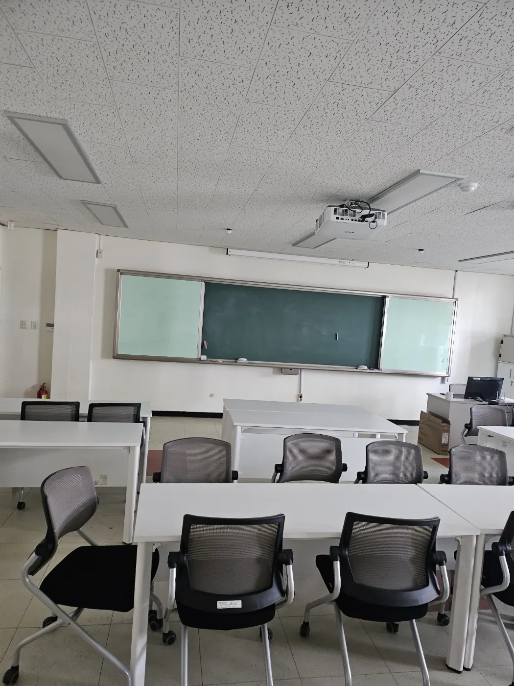 대지면 학교청소 시공 현장 — 교실 마감
