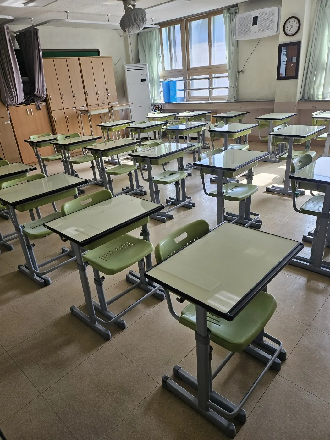 가야읍 학교청소 시공 현장 — 교실 마감