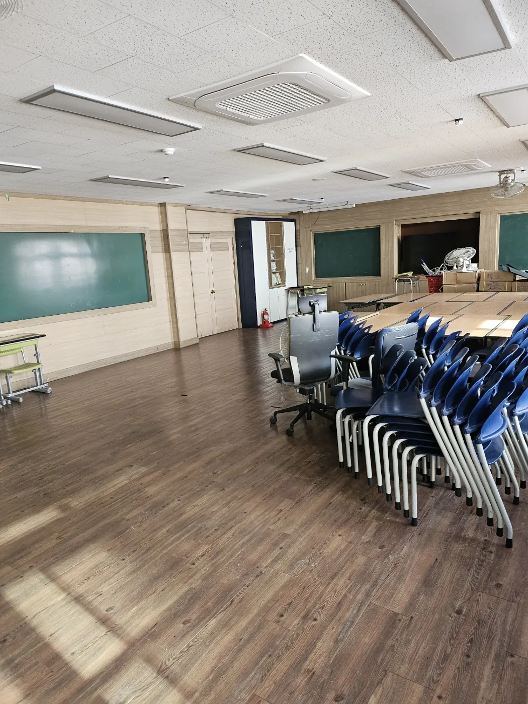 창원 진해구 학교청소 시공 현장 — 교실 정리