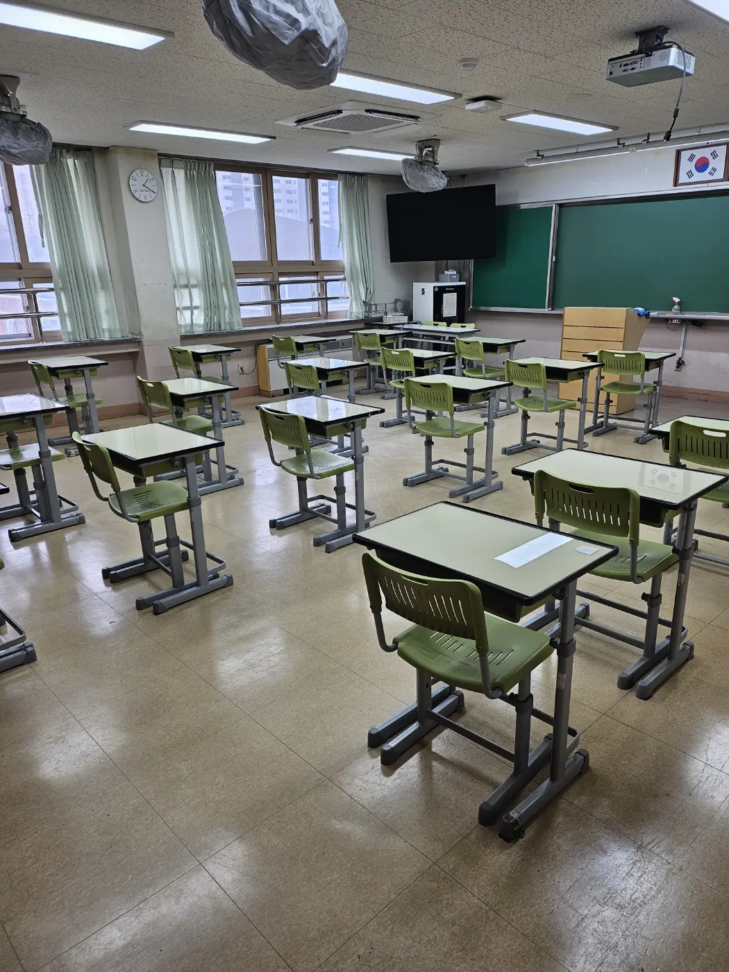 칠북면 학교청소 시공 현장 — 교실 마감