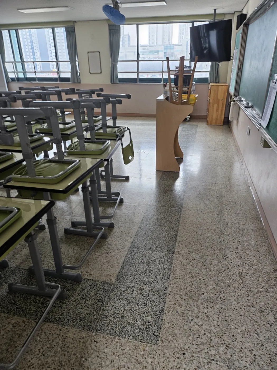 구산동 학교청소 시공 현장 — 교실 정리