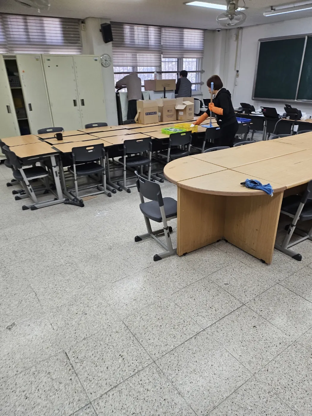 부곡면 학교청소 시공 현장 — 교실 마감