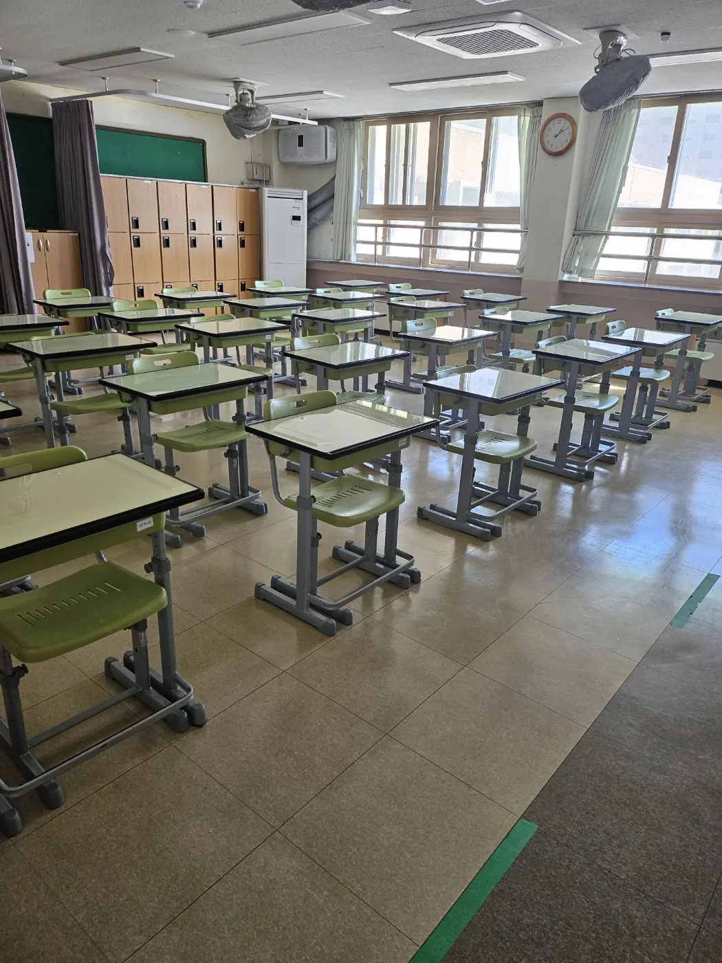 김해시 학교청소 시공 현장 — 교실 마감
