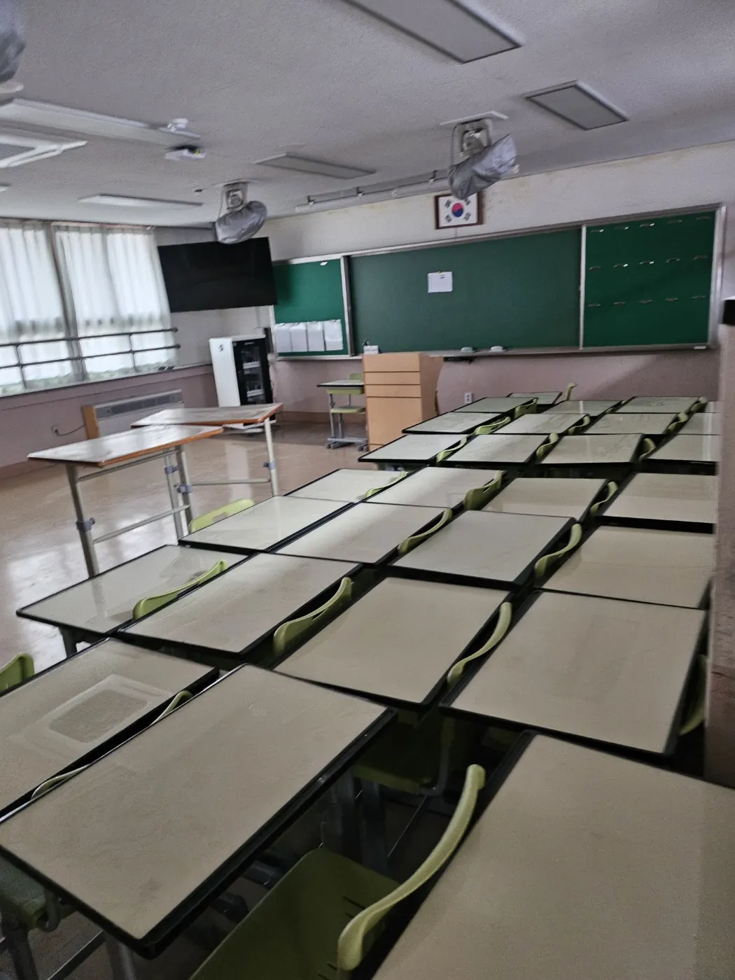 산내면 학교청소 시공 현장 — 교실 마감