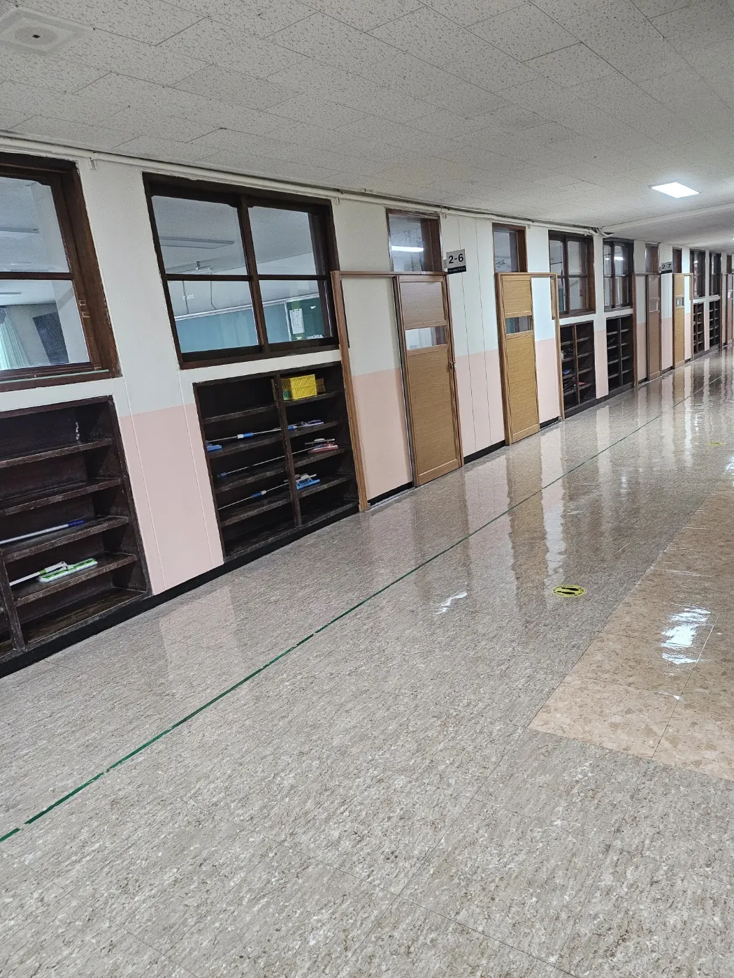 법수면 학교청소 시공 현장 — 복도 관리