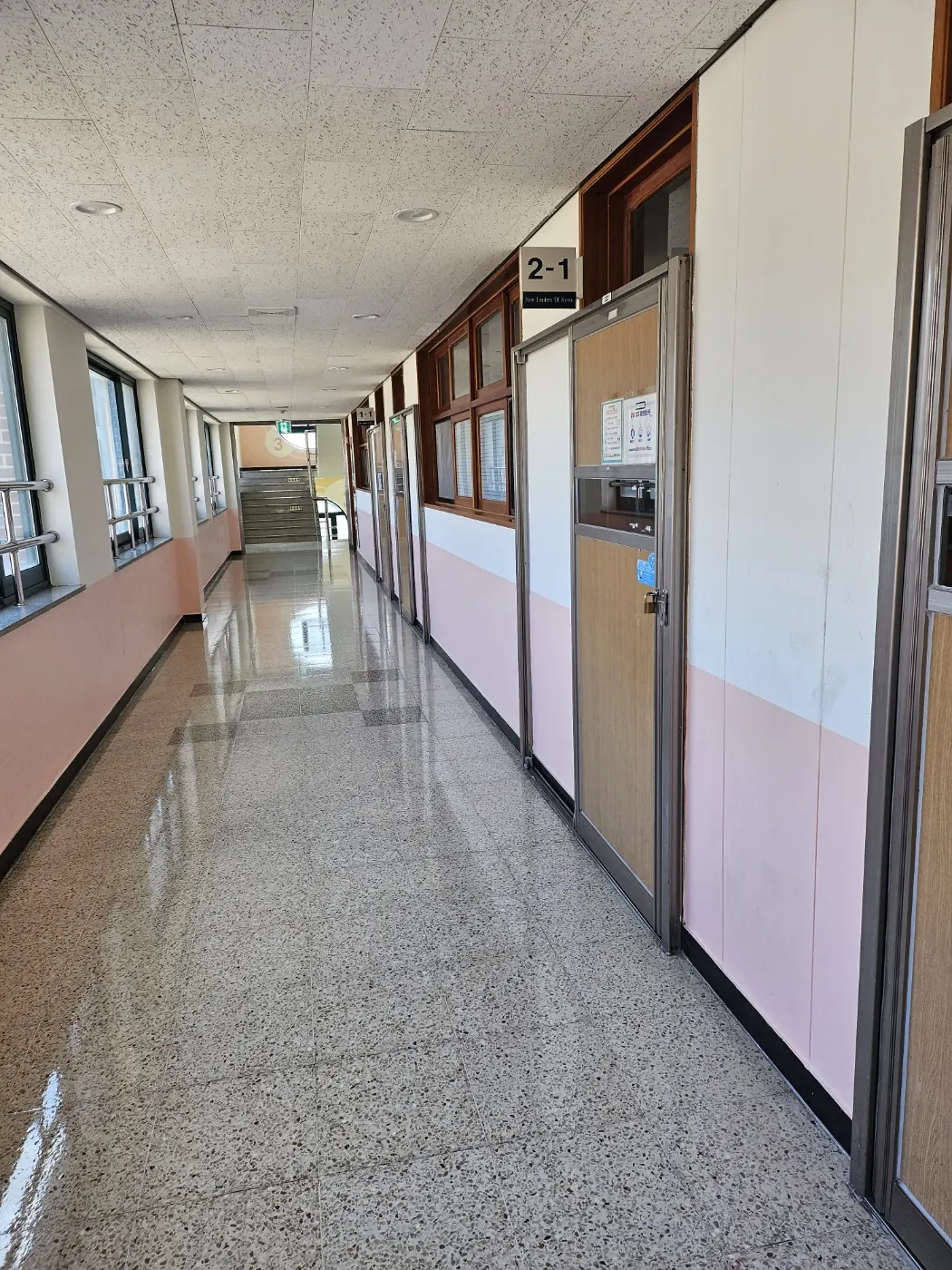 칠원읍 학교청소 시공 현장 — 복도 관리