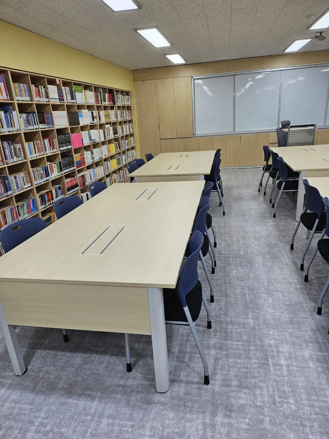 도서관 정리 — 거제시 학교청소 현장