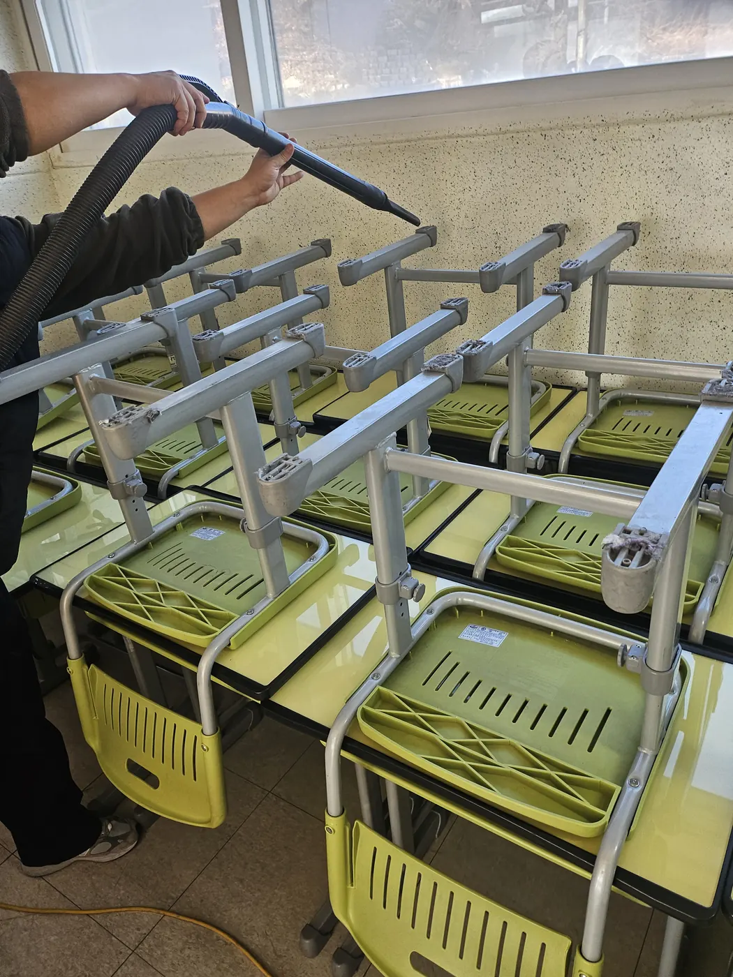 왁스 재코팅 — 동해면 학교청소 현장