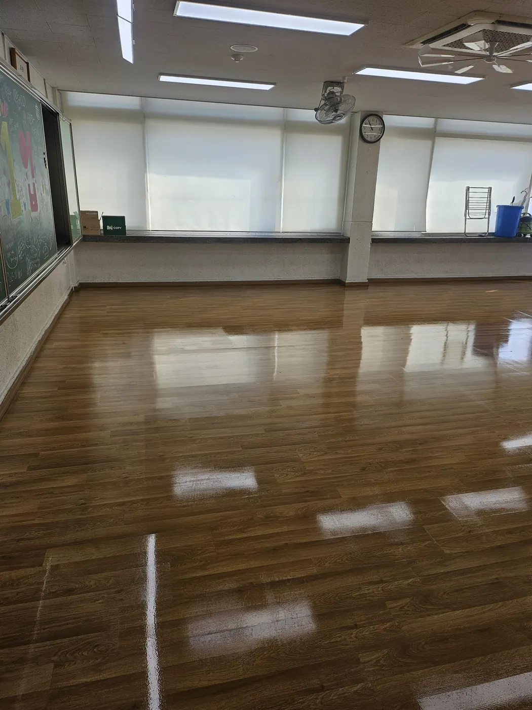 바닥 기계 세정 — 고성군 학교청소 현장