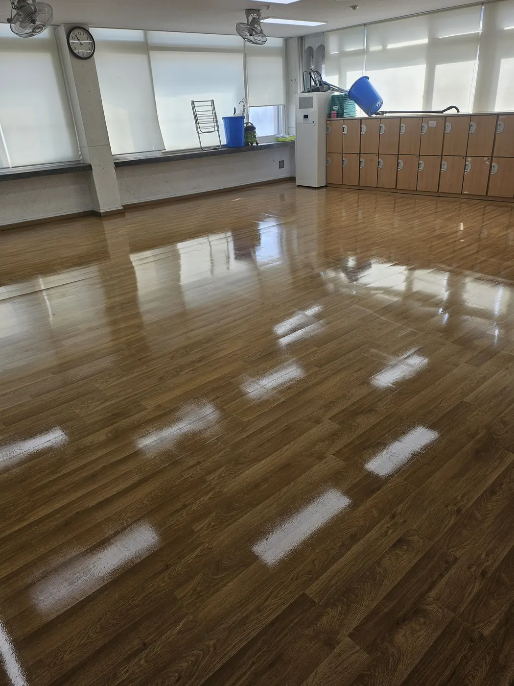 바닥 기계 세정 — 함안군 학교청소 현장