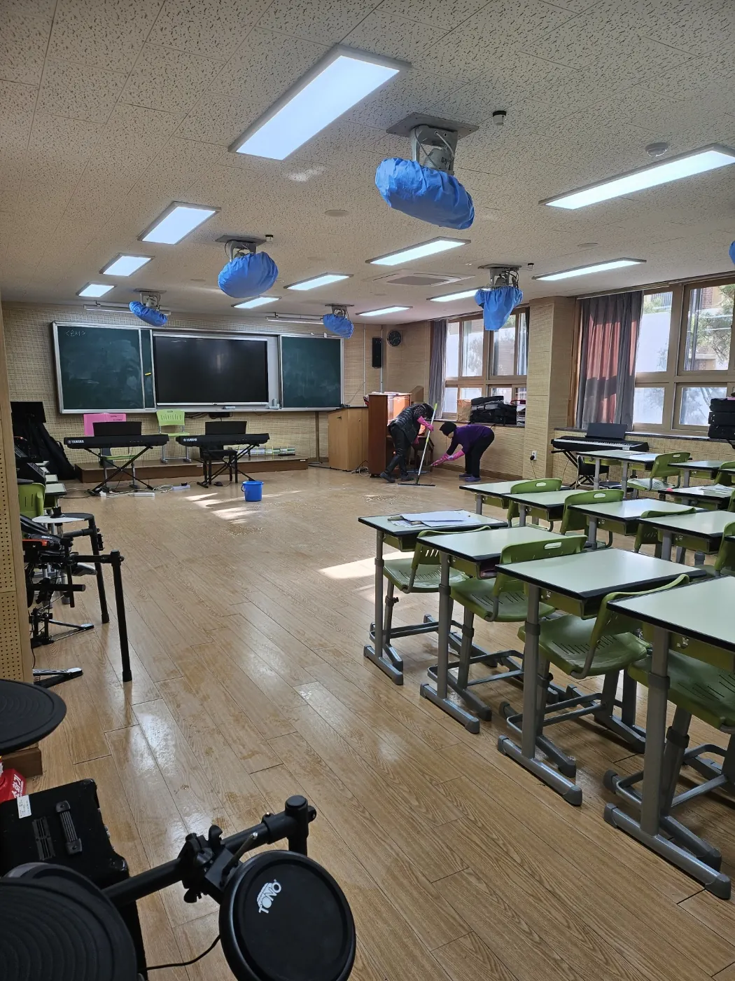 세정 진행 — 산외면 학교청소 현장