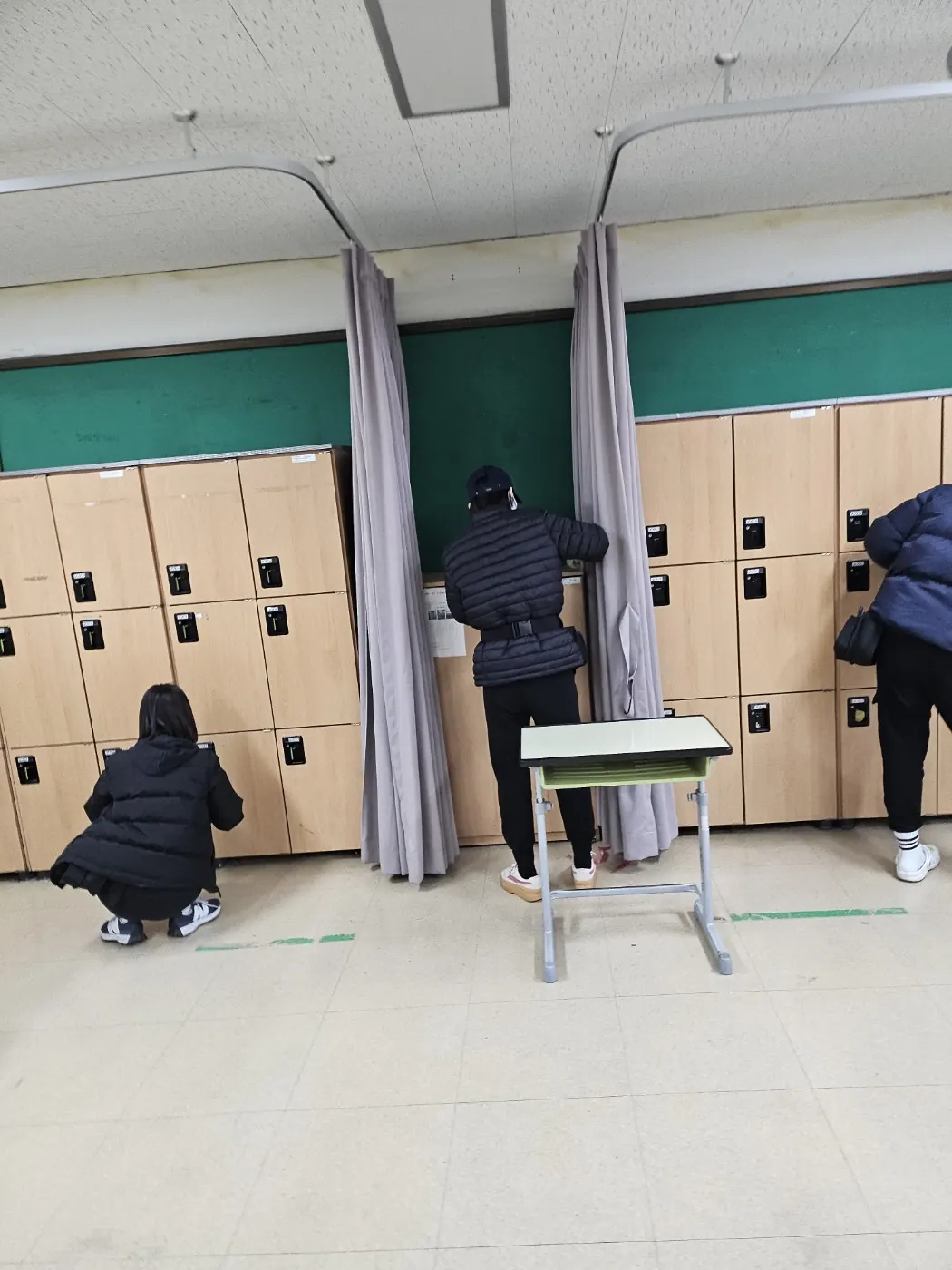 바닥 물걸레 마감 — 양산시 학교청소 현장