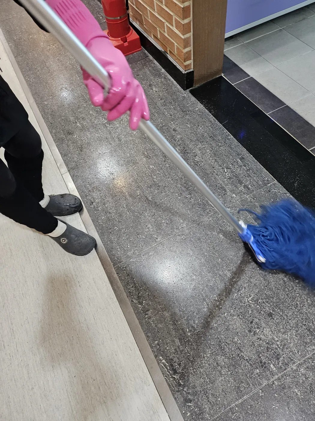 세정 진행 — 창원 의창구 학교청소 현장
