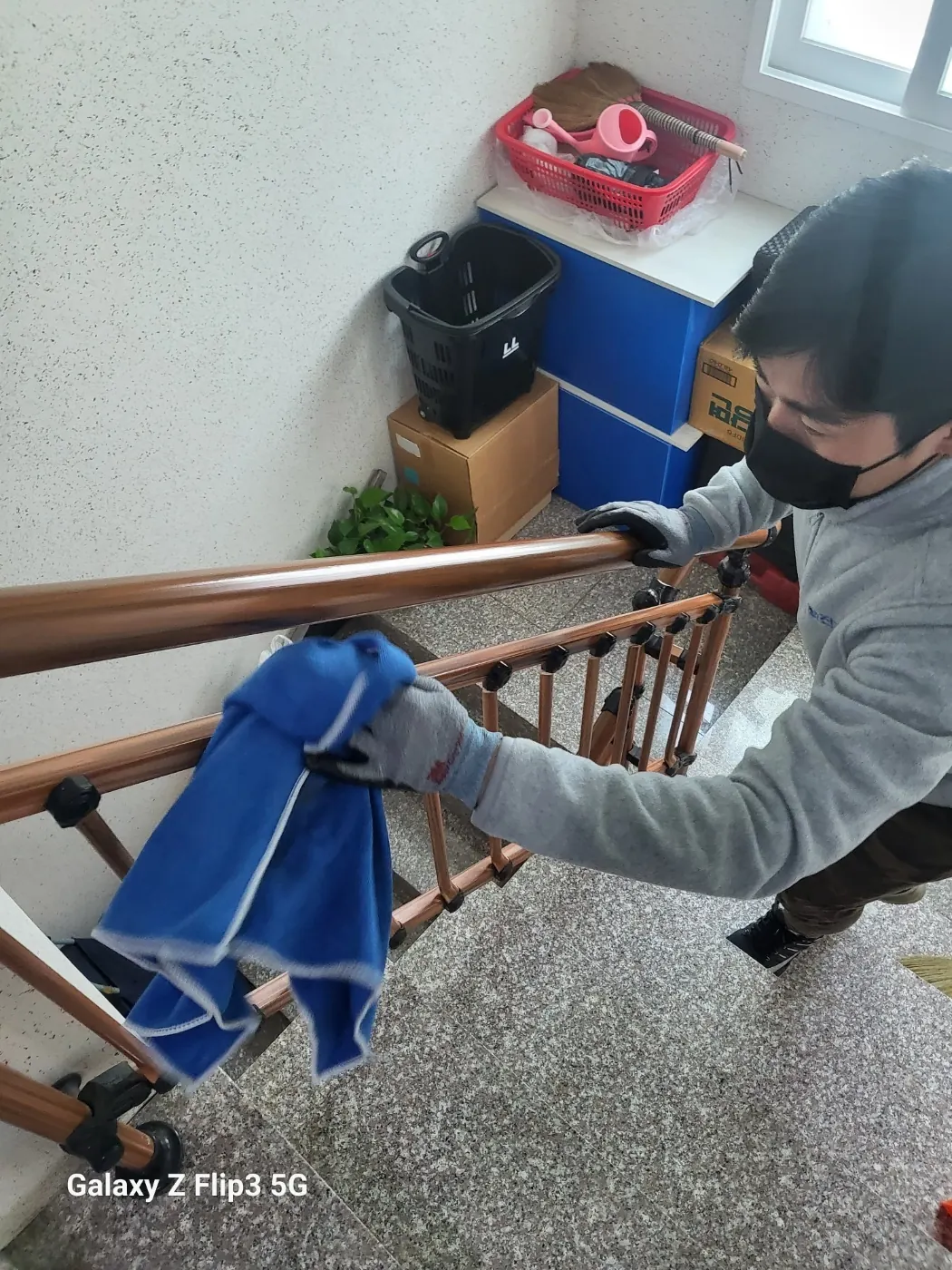 경남동부 계단청소 시공 현장 — 계단 난간 청소